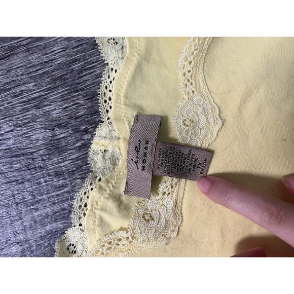 i.e. Woman 1X Yellow Lace Trim Scoop Neck Short Sleeve Stretch Top Plus Size - Picture 2 of 5